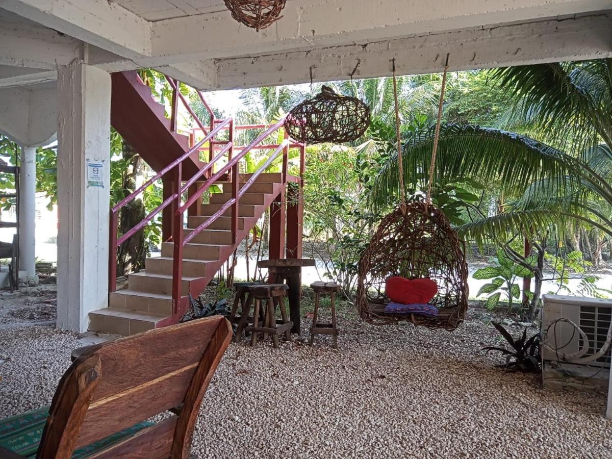 Near Lake Hostal Bacalar Exterior photo
