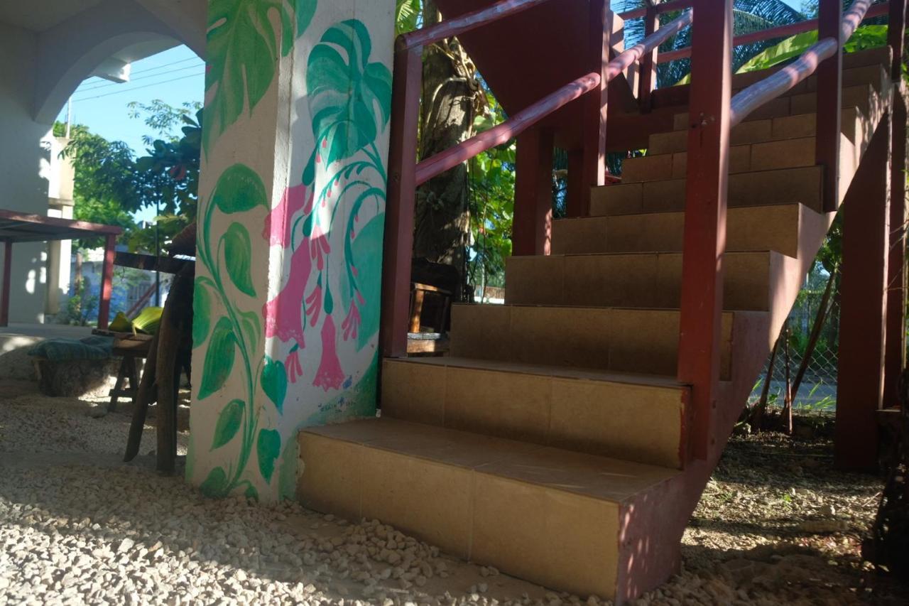 Near Lake Hostal Bacalar Exterior photo
