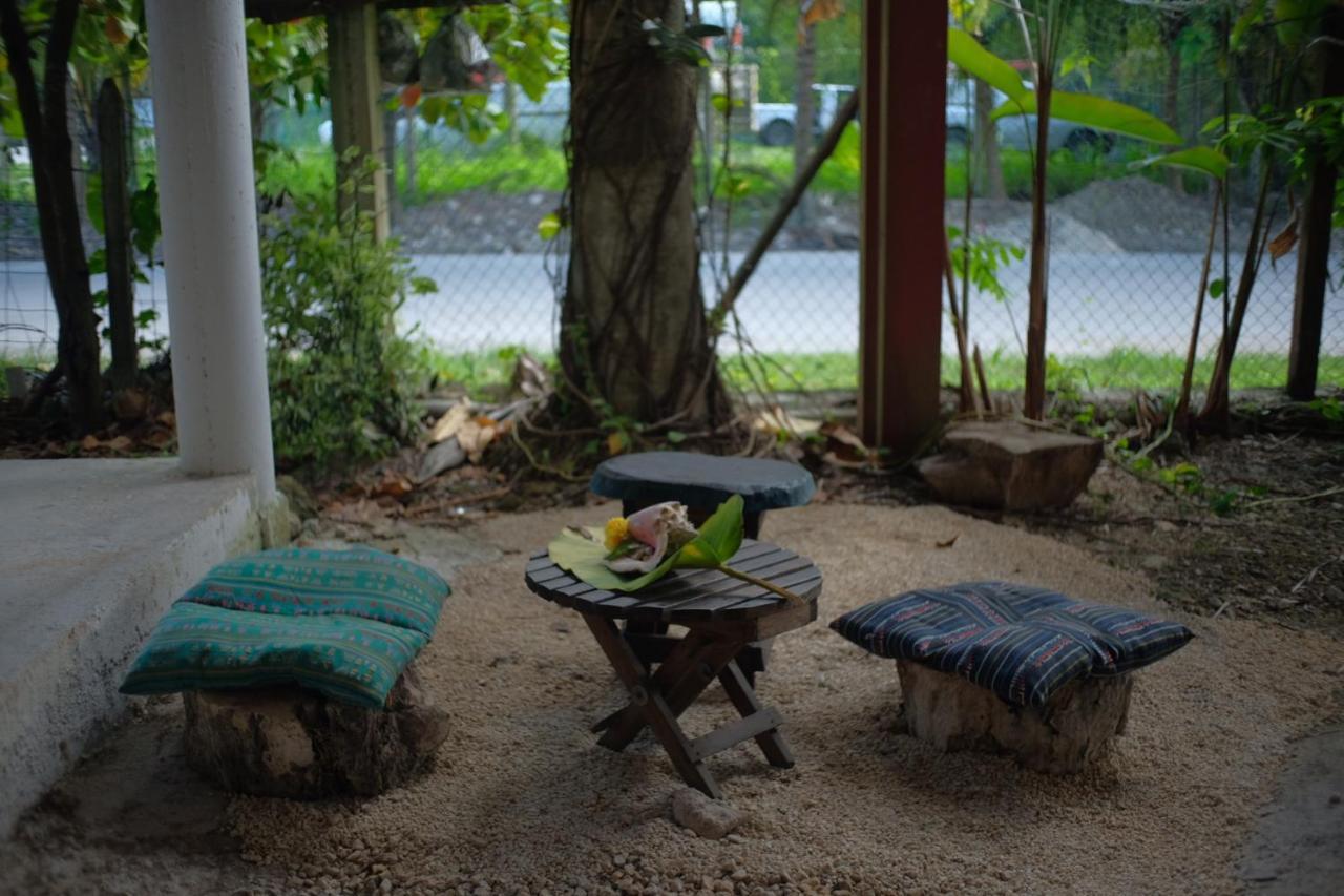 Near Lake Hostal Bacalar Exterior photo