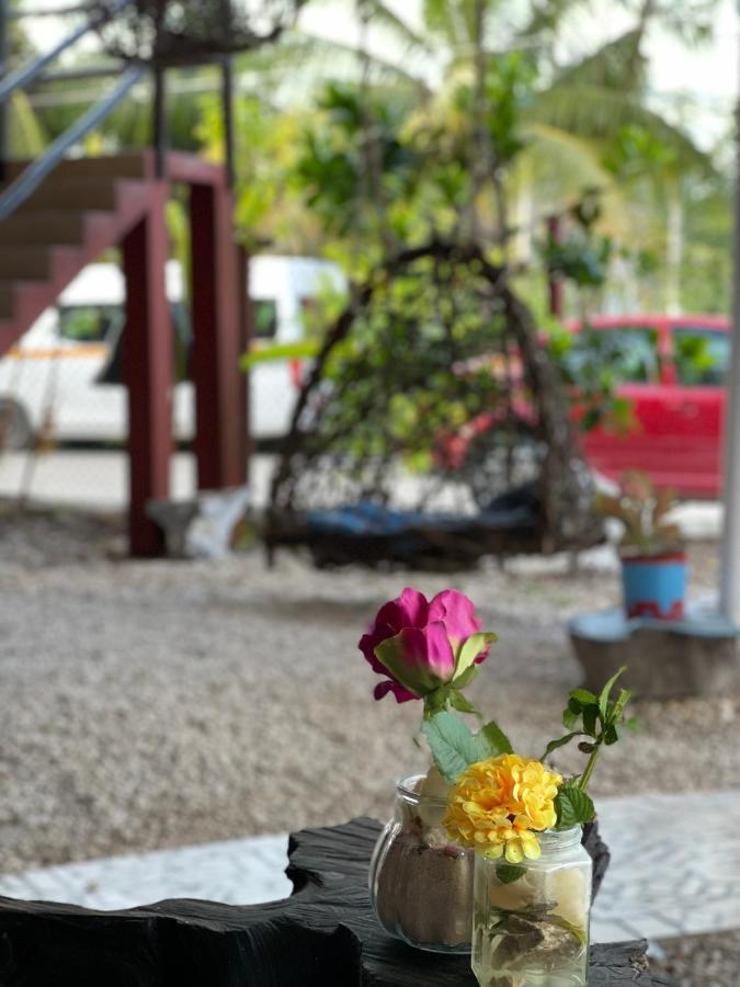 Near Lake Hostal Bacalar Exterior photo